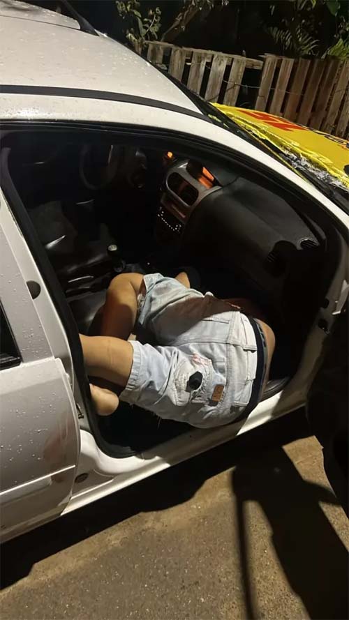 Baleado, homem tenta dirigir veículo, colide em poste e morre