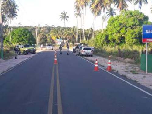 Homem é baleado enquanto cortava cabelo em barbearia