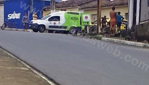 Homem com problemas mentais volta a ser amarrado em poste após atacar pessoas em São Miguel dos Campos