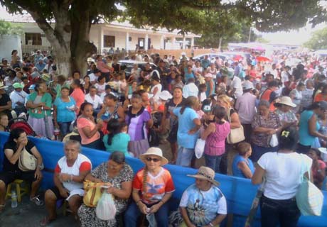 Distrito de Canafístula recebe 30 mil pessoas em homenagem a Frei Damião