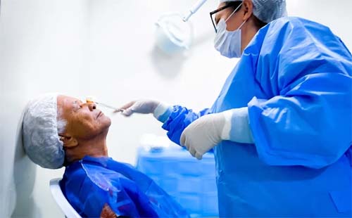 Hospital de Maceió realiza cirurgias de catarata para pacientes de Porto Calvo através do programa Olhar Solidário