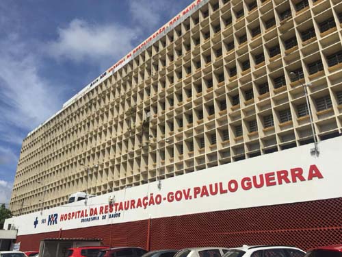 Forro de setor no Hospital da Restauração em Recife desaba e causa transtornos