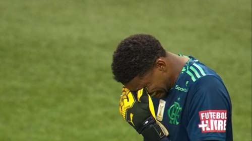 Hugo falha feio e São Paulo vence o Fla na estreia de Ceni