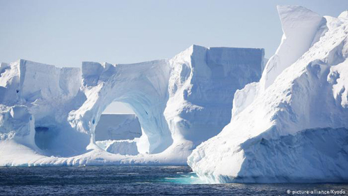 Iceberg gigante se desprende da Antártida