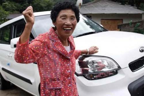 Determinação aos 69 anos: a história da avó que conquistou sua carteira de motorista após quase mil tentativas