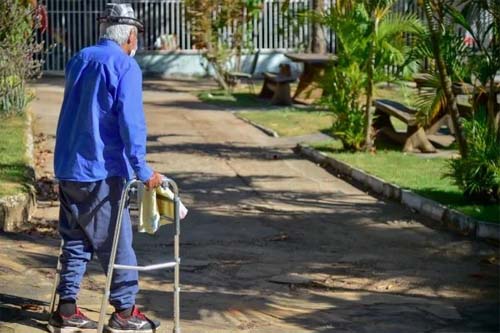 Idosos são penalizados por escalada dos preços em planos de saúde