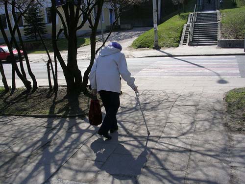 Como as doenças crônicas afetam a mobilidade dos idosos
