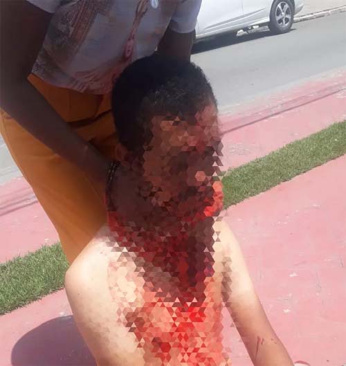 Idoso é preso após cortar pescoço de jovem com vidro durante bebedeira