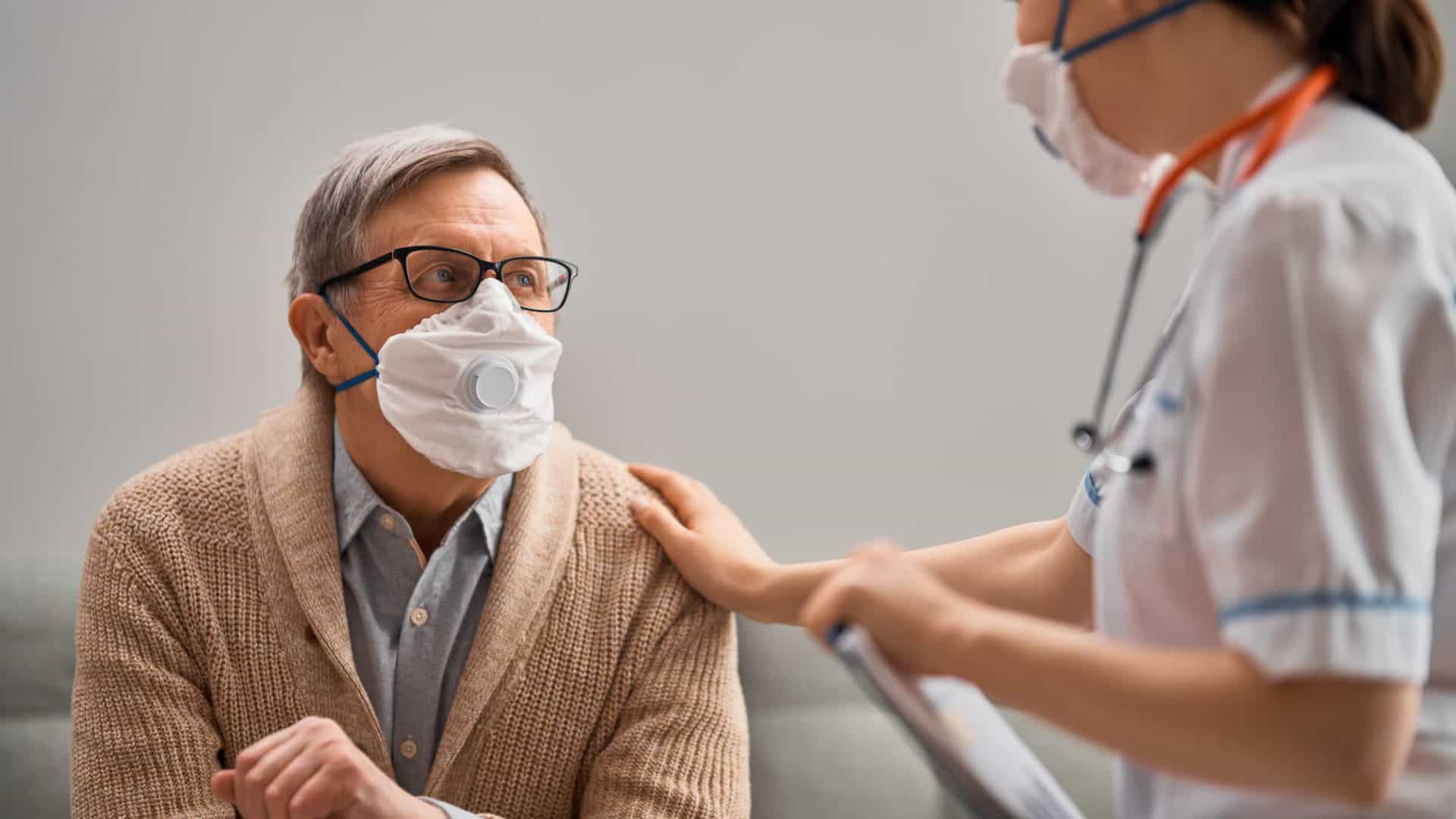 Especialista alerta para complicações da pneumonia em idosos