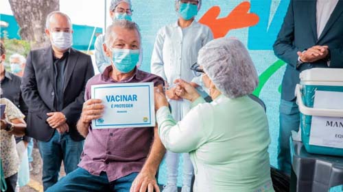 Alagoas anuncia vacinação para idosos de 68 a 71 anos 