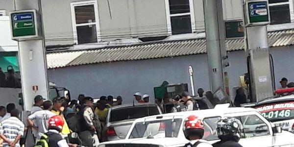 Suspeitos de assaltos são detidos em posto de combustíveis no Barro Duro