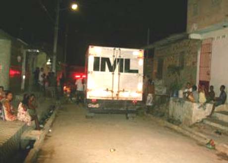 Adolescente e mulher não identificados são mortos na terça em Maceió