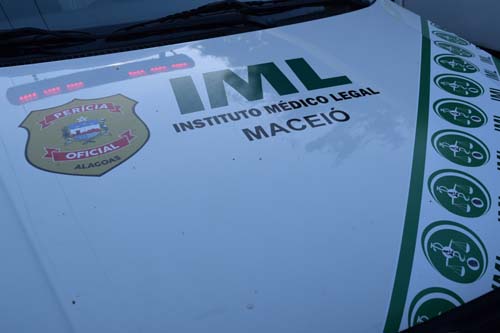 Homem é assassinado a tiros em praça pública no Benedito Bentes