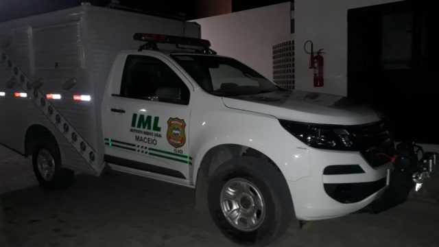 Homens invadem residência e matam jovem a facadas, em Maceió