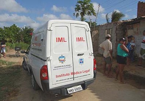 Homem é assassinado enquanto brincava com filha e sobrinha na porta de casa 