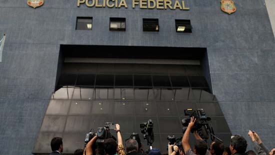 Manifestantes hostilizam imprensa em Curitiba