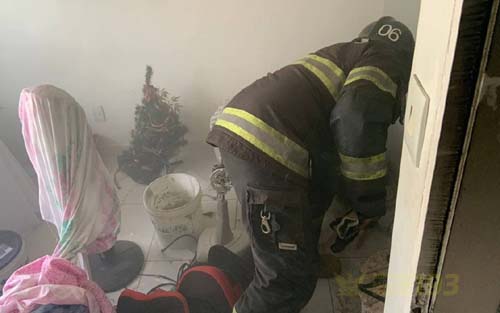 Apartamento pega fogo na Jatiúca e bombeiros são acionados