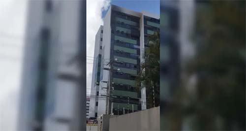 Donos de imóvel que pegou fogo na Ponta Verde eram médicos e estavam em viagem