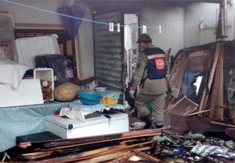 Incêndio em residência deixa uma pessoa morta em Arapiraca