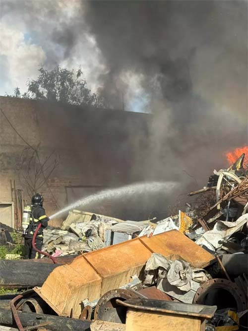 Incêndio de grandes proporções atinge depósito de recicláveis em Arapiraca