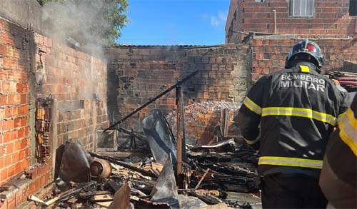 Incêndio destrói barraco em Rio Largo