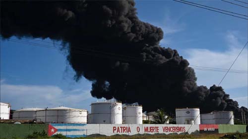 Cuba. 80 feridos e 17 desaparecidos em fogo em depósito de petróleo