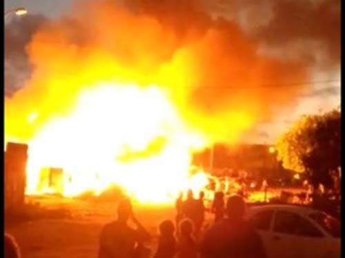 Fogo destrói barracos em comunidade pobre em Maceió