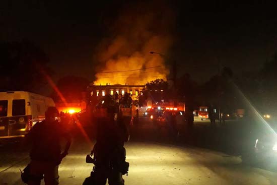 Incêndio atinge Museu Nacional do Rio de Janeiro