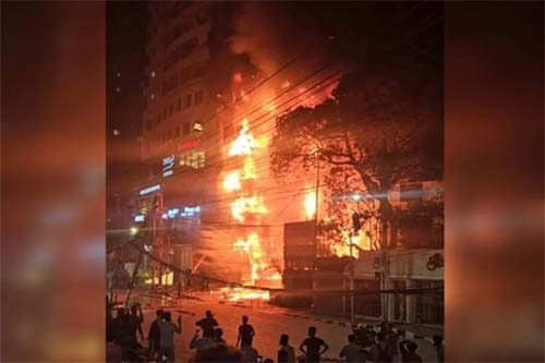 Incêndio em prédio de Bangladesh deixa pelo menos 43 mortos