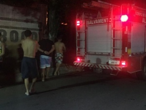 Incêndio atinge depósito de carros em terreno baldio em União dos Palmares