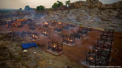 Índia registra recorde mundial de 6 mil mortes por covid em 24 horas