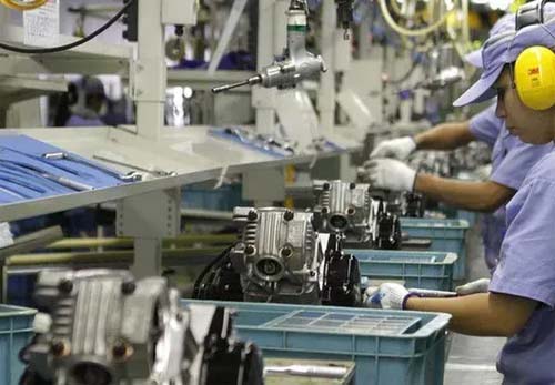 Indústria Brasileira Registra Maior Crescimento em 14 Anos com Alta de 5,6% no Faturamento
