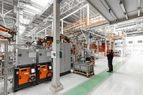 Setor manufatureiro registra expansão de 0,8% em agosto após meses de declínio