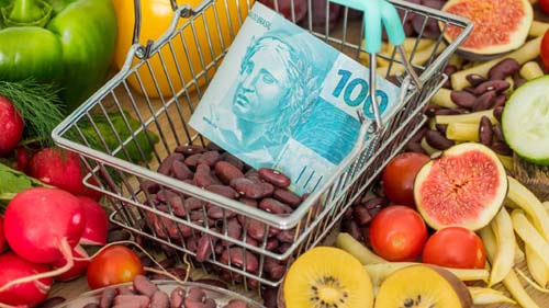 Inflação obrigou 7 em cada 10 brasileiros a cortarem itens de compra no mercado