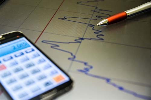 Inflação deve ficar abaixo de 6% em 2022, próxima ao teto da meta, apostam economistas