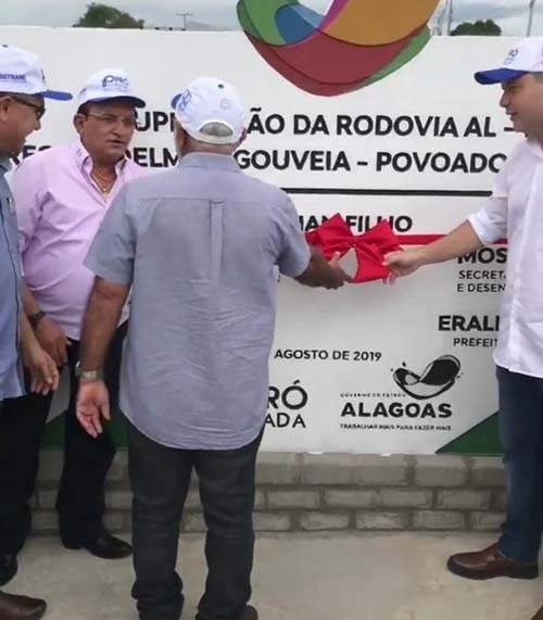 Inimigos políticos se encaram durante inauguração em Delmiro Gouveia