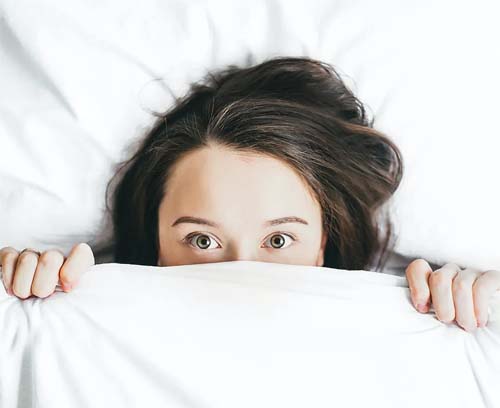 73 milhões de brasileiros sofrem com insônia; celular, internet e redes sociais contribuem para aumento do distúrbio