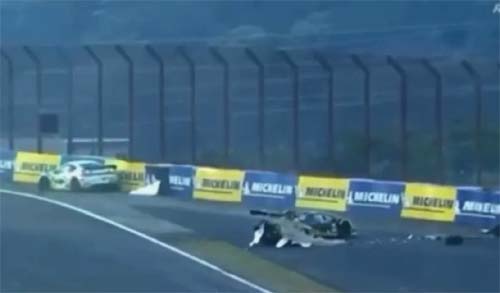 Empresário e piloto alagoano, Galbinha colide contra muro de proteção durante corrida da GT Series Cup, em Interlagos
