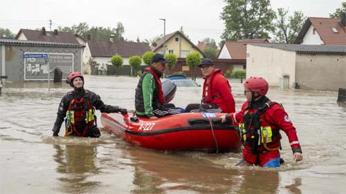 Inundações na Alemanha causam deslizamentos de terra, rompem dique e matam ao menos uma pessoa