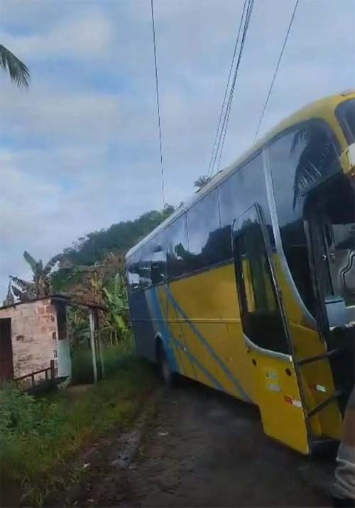 PC investiga acidente com adolescente que sofreu choque elétrico ao embarcar em ônibus escolar