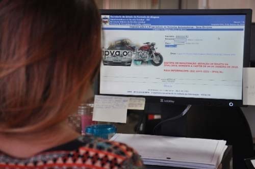 1ª parcela do IPVA para veículos com finais de placas 1 e 2 deve ser paga até sexta (26)