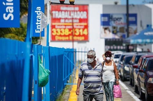 Covid-19: resistência ao isolamento e interiorização da doença influem no aumento de casos, dizem médicos