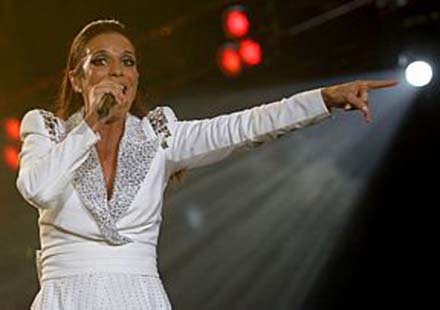 Ivete Sangalo é internada com meningite