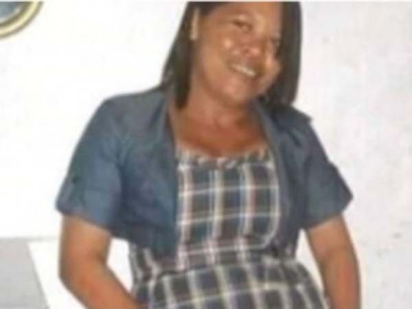 Mulher morre eletrocutada ao pisar em fio molhado em Arapiraca
