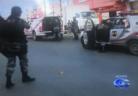 Após confronto e mortes, polícia volta a ocupar grota no Jacintinho