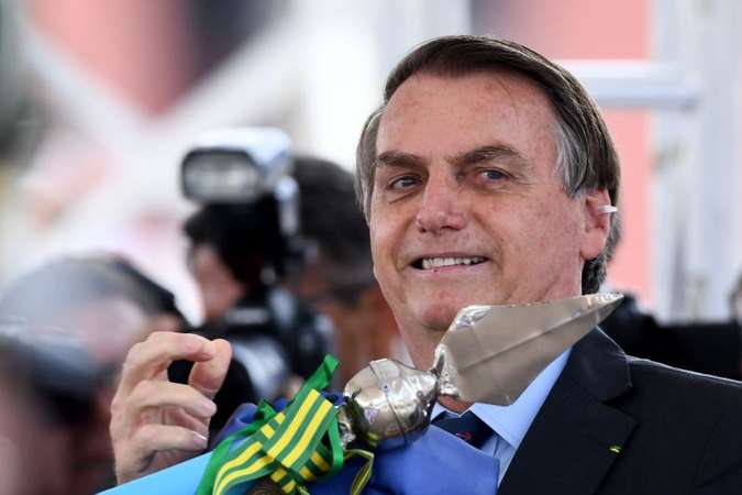 Bolsonaro diz que TV Escola 'deseduca' e chama Paulo Freire de 'energúmeno'