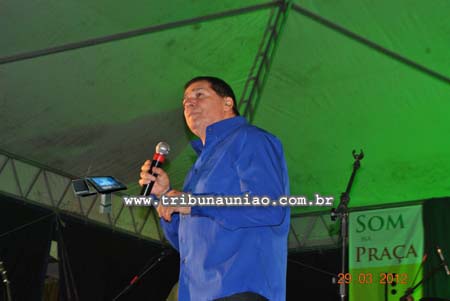 Jerry Adriane encanta o público palmarino com um grande show