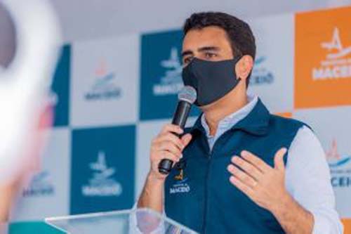 Prefeito anuncia isenção de taxas para mototaxistas que desejam se regularizar