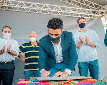 Prefeito JHC solicita ao Ministério da Saúde inclusão de professores em grupo prioritário de vacinação