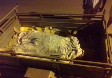 Homem é morto a tiros na praia e corpo é levado de carroça até Delegacia